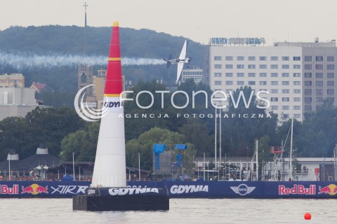  26.07.2014 GDYNIA<br />MISTRZOSTWA SWIATA RED BULL AIR RACE W GDYNII<br />Red Bull Air Race World Championship 2014 in Gdynia, Poland<br />N/Z MICHAEL GOULIAN - SAMOLOT EDGE 540 V2<br /> 