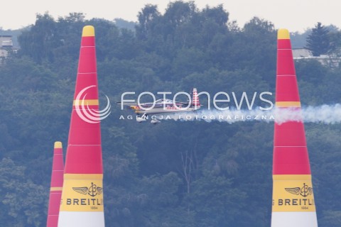  26.07.2014 GDYNIA<br />MISTRZOSTWA SWIATA RED BULL AIR RACE W GDYNII<br />Red Bull Air Race World Championship 2014 in Gdynia, Poland<br />N/Z KIBBY CHAMBLISS - SAMOLOT EDGE 540 V3<br /> 