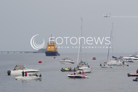  26.07.2014 GDYNIA<br />MISTRZOSTWA SWIATA RED BULL AIR RACE W GDYNII<br />Red Bull Air Race World Championship 2014 in Gdynia, Poland<br />N/Z MATTHIAS DOLDERER - SAMOLOT EDGE 540 V3 <br />PANORAMA LODKI ZAGLOWKI STATKI<br /> 