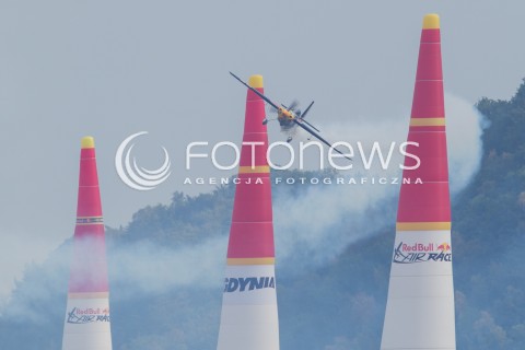  26.07.2014 GDYNIA<br />MISTRZOSTWA SWIATA RED BULL AIR RACE W GDYNII<br />Red Bull Air Race World Championship 2014 in Gdynia, Poland<br />N/Z PETER BESENYEI - SAMOLOT CORVUS RACER 540<br /> 