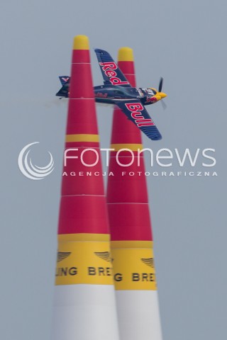  26.07.2014 GDYNIA<br />MISTRZOSTWA SWIATA RED BULL AIR RACE W GDYNII<br />Red Bull Air Race World Championship 2014 in Gdynia, Poland<br />N/Z PETER BESENYEI - SAMOLOT CORVUS RACER 540<br /> 