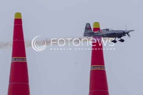  27.07.2014 GDYNIA<br />MISTRZOSTWA SWIATA RED BULL AIR RACE W GDYNII<br />Red Bull Air Race World Championship 2014 in Gdynia, Poland<br />N/Z HANNES ARCH (AUSTRIA) - ZWYCIEZCA RED BULL AIR RACE W GDYNII<br /> 