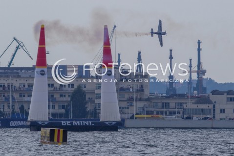  27.07.2014 GDYNIA<br />MISTRZOSTWA SWIATA RED BULL AIR RACE W GDYNII<br />Red Bull Air Race World Championship 2014 in Gdynia, Poland<br />N/Z HANNES ARCH (AUSTRIA) - ZWYCIEZCA RED BULL AIR RACE W GDYNII<br /> 