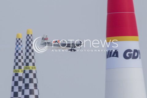  27.07.2014 GDYNIA<br />MISTRZOSTWA SWIATA RED BULL AIR RACE W GDYNII<br />Red Bull Air Race World Championship 2014 in Gdynia, Poland<br />N/Z HANNES ARCH (AUSTRIA) - ZWYCIEZCA RED BULL AIR RACE W GDYNII<br /> 