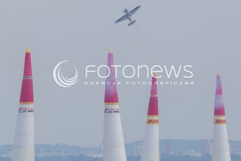  27.07.2014 GDYNIA<br />MISTRZOSTWA SWIATA RED BULL AIR RACE W GDYNII<br />Red Bull Air Race World Championship 2014 in Gdynia, Poland<br />N/Z HANNES ARCH (AUSTRIA) - ZWYCIEZCA RED BULL AIR RACE W GDYNII<br /> 