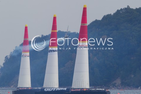  27.07.2014 GDYNIA<br />MISTRZOSTWA SWIATA RED BULL AIR RACE W GDYNII<br />Red Bull Air Race World Championship 2014 in Gdynia, Poland<br />N/Z HANNES ARCH (AUSTRIA) - ZWYCIEZCA RED BULL AIR RACE W GDYNII<br /> 