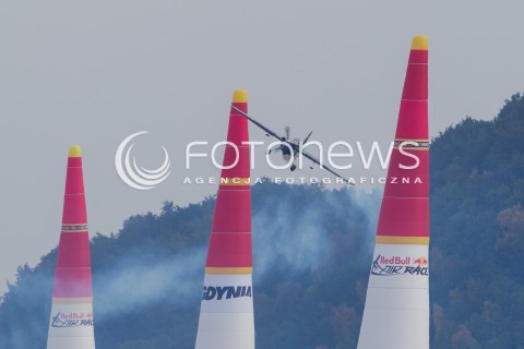 27.07.2014 GDYNIA<br />MISTRZOSTWA SWIATA RED BULL AIR RACE W GDYNII<br />Red Bull Air Race World Championship 2014 in Gdynia, Poland<br />N/Z HANNES ARCH (AUSTRIA) - ZWYCIEZCA RED BULL AIR RACE W GDYNII<br /> 