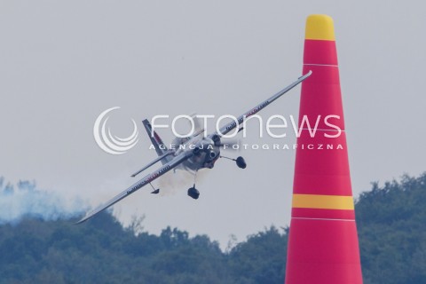  27.07.2014 GDYNIA<br />MISTRZOSTWA SWIATA RED BULL AIR RACE W GDYNII<br />Red Bull Air Race World Championship 2014 in Gdynia, Poland<br />N/Z HANNES ARCH (AUSTRIA) - ZWYCIEZCA RED BULL AIR RACE W GDYNII<br /> 