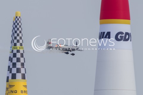  27.07.2014 GDYNIA<br />MISTRZOSTWA SWIATA RED BULL AIR RACE W GDYNII<br />Red Bull Air Race World Championship 2014 in Gdynia, Poland<br />N/Z HANNES ARCH (AUSTRIA) - ZWYCIEZCA RED BULL AIR RACE W GDYNII<br /> 