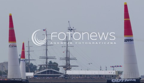  27.07.2014 GDYNIA<br />MISTRZOSTWA SWIATA RED BULL AIR RACE W GDYNII<br />Red Bull Air Race World Championship 2014 in Gdynia, Poland<br />N/Z MARTIN SONKA - SAMOLOT ZIVKO EDGE 540 V3<br /> 
