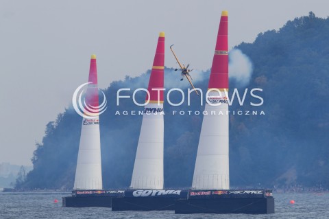 27.07.2014 GDYNIA<br />MISTRZOSTWA SWIATA RED BULL AIR RACE W GDYNII<br />Red Bull Air Race World Championship 2014 in Gdynia, Poland<br />N/Z NIGEL LAMB - SAMOLOT MXS-R<br /> 