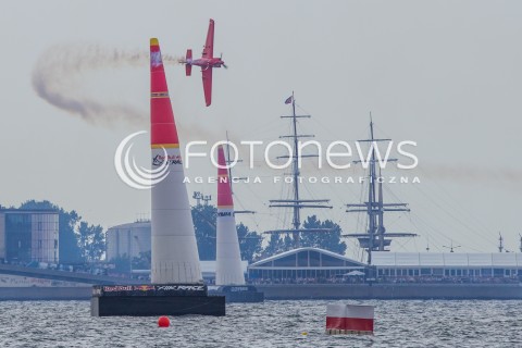  27.07.2014 GDYNIA <br />MISTRZOSTWA SWIATA RED BULL AIR RACE W GDYNII <br />Red Bull Air Race World Championship 2014 in Gdynia, Poland <br />N/Z PETE MCLEOD - SAMOLOT EDGE 540 V3<br /> 