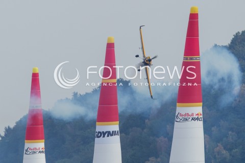  27.07.2014 GDYNIA <br />MISTRZOSTWA SWIATA RED BULL AIR RACE W GDYNII <br />Red Bull Air Race World Championship 2014 in Gdynia, Poland <br />N/Z NIGEL LAMB - SAMOLOT MXS-R<br /> 