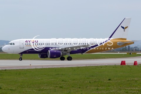  29.07.2014 LOTNISKO JASIONKA<br />ZDJECIE ILUSTRACYJNE<br />N/Z SAMOLOT AIRBUS A320 - 212 LINII LOTNICZYCH 4YOU AIRLINES - REJESTRACJA UR-CME<br /> 