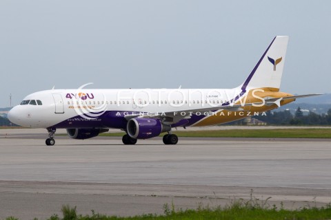  29.07.2014 LOTNISKO JASIONKA<br />ZDJECIE ILUSTRACYJNE<br />N/Z SAMOLOT AIRBUS A320 - 212 LINII LOTNICZYCH 4YOU AIRLINES - REJESTRACJA UR-CME<br /> 