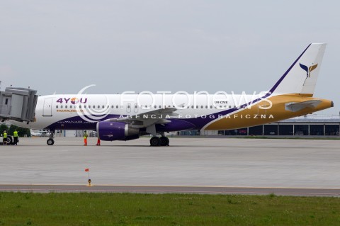  29.07.2014 LOTNISKO JASIONKA<br />ZDJECIE ILUSTRACYJNE<br />N/Z SAMOLOT AIRBUS A320 - 212 LINII LOTNICZYCH 4YOU AIRLINES - REJESTRACJA UR-CME<br /> 
