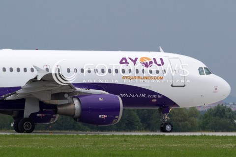  29.07.2014 LOTNISKO JASIONKA<br />ZDJECIE ILUSTRACYJNE<br />N/Z SAMOLOT AIRBUS A320 - 212 LINII LOTNICZYCH 4YOU AIRLINES - REJESTRACJA UR-CME<br /> 