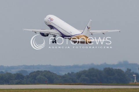  29.07.2014 LOTNISKO JASIONKA<br />ZDJECIE ILUSTRACYJNE<br />N/Z SAMOLOT AIRBUS A320 - 212 LINII LOTNICZYCH 4YOU AIRLINES - REJESTRACJA UR-CME<br /> 