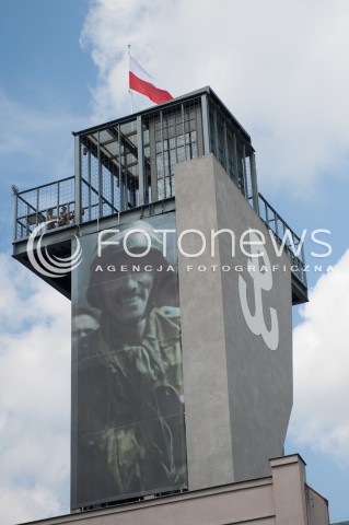  30.07.2014 WARSZAWA MUZEUM POWSTANIA WARSZAWSKIEGO<br />70 ROCZNICA POWSTANIA WARSZAWSKIEGO<br />N/Z WIEZA MUZEUM POWSTANIA WARSZAWSKIEGO FLAGA<br /> 