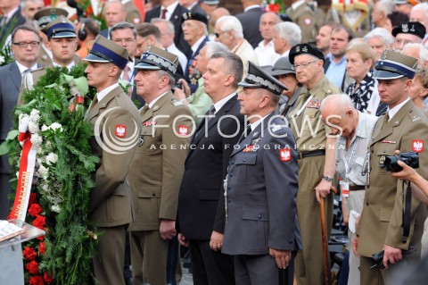  31.07.2014 WARSZAWA<br />APEL POLEGLYCH NA PLACU KRASINSKICH PRZY POMNIKU POWSTANIA WARSZAWSKIEGO<br />N/Z MINISTER OBRONY NARODOWEJ TOMASZ SIEMONIAK<br /> 