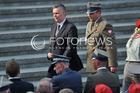  31.07.2014 WARSZAWA<br />70 ROCZNICA POWSTANIA WARSZAWSKIEGO<br />APEL POLEGLYCH PRZY POMNIKU POWSTANIA WARSZAWSKIEGO<br />N/Z MINISTER OBRONY NARODOWEJ TOMASZ SIEMONIAK<br /> 