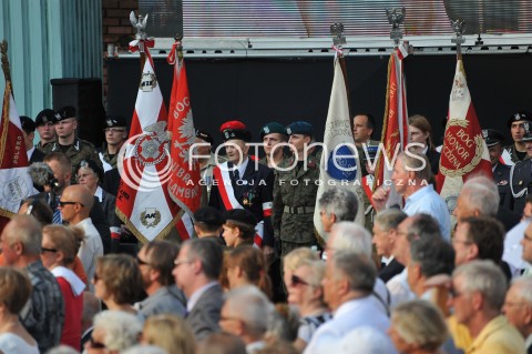  31.07.2014 WARSZAWA<br />70 ROCZNICA POWSTANIA WARSZAWSKIEGO<br />APEL POLEGLYCH PRZY POMNIKU POWSTANIA WARSZAWSKIEGO<br />N/Z ZOLNIERZE HARCERZE FLAGI<br /> 