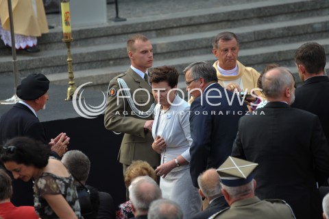  31.07.2014 WARSZAWA<br />70 ROCZNICA POWSTANIA WARSZAWSKIEGO<br />APEL POLEGLYCH PRZY POMNIKU POWSTANIA WARSZAWSKIEGO<br />N/Z PREZYDENT WARSZAWY HANNA GRONKIEWICZ WALTZ PREZYDENT RP BRONISLAW KOMOROWSKI KOMUNIA<br /> 