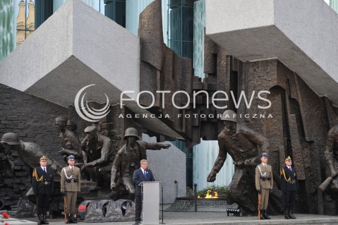  31.07.2014 WARSZAWA<br />70 ROCZNICA POWSTANIA WARSZAWSKIEGO<br />APEL POLEGLYCH PRZY POMNIKU POWSTANIA WARSZAWSKIEGO<br />N/Z PREZYDENT RP BRONISLAW KOMOROWSKI<br />POMNIK POWSTANIA WARSZAWSKIEGO<br /> 