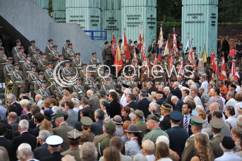  31.07.2014 WARSZAWA<br />70 ROCZNICA POWSTANIA WARSZAWSKIEGO<br />APEL POLEGLYCH PRZY POMNIKU POWSTANIA WARSZAWSKIEGO<br />N/Z ZOLNIERZE<br /> 