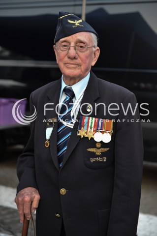  31.07.2014 WARSZAWA<br />70 ROCZNICA POWSTANIA WARSZAWSKIEGO<br />APEL POLEGLYCH PRZY POMNIKU POWSTANIA WARSZAWSKIEGO<br />N/Z KOMBATANT<br /> 