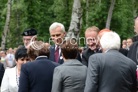 01.08.2014 WARSZAWA<br />GODZINA W PRZY POMNIKU GLORIA VICTIS NA POWAZKACH<br />N/Z KIEROWNIK URZEDU DO SPRAW KOMBATANTOW I OSOB REPRESJONOWANYCH JAN STANISLAW CIECHANOWSKI POSEL PO MARCIN SWIECICKI<br /> 