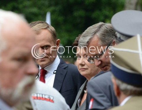  01.08.2014 WARSZAWA<br />GODZINA W PRZY POMNIKU GLORIA VICTIS NA POWAZKACH<br />N/Z PREZYDENT BRONISLAW KOMOROWSKI PREMIER DONALD TUSK HANNA GRONKIEWICZ WALTZ<br /> 