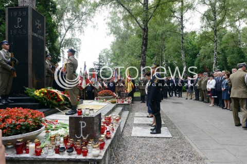  01.08.2014 WARSZAWA<br />GODZINA W PRZY POMNIKU GLORIA VICTIS NA POWAZKACH<br />N/Z PREZYDENT MIASTA STOLECZNEGO WARSZAWY HANNA GRONKIEWICZ WALTZ<br /> 