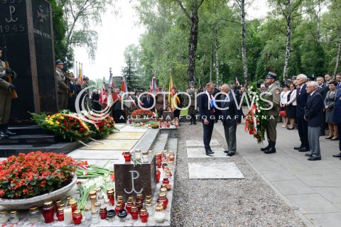  01.08.2014 WARSZAWA<br />GODZINA W PRZY POMNIKU GLORIA VICTIS NA POWAZKACH<br />N/Z PREMIER DONALD TUSK<br /> 