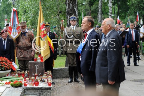  01.08.2014 WARSZAWA<br />GODZINA W PRZY POMNIKU GLORIA VICTIS NA POWAZKACH<br />N/Z PREMIER DONALD TUSK<br /> 