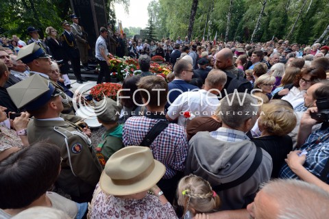  01.08.2014 WARSZAWA<br />GODZINA W PRZY POMNIKU GLORIA VICTIS NA POWAZKACH<br />N/Z UCZESTNICY UROCZYSTOSCI<br /> 