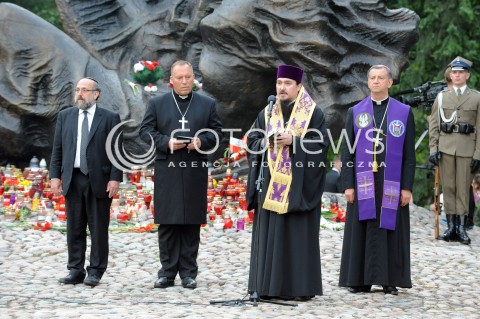  01.08.2014 WARSZAWA<br />UROCZYSTOSCI POWSTANCZE W WARSZAWIE<br />N/Z MODLITWA MIEDZYRELIGIJNA PRZY POMNIKU POLEGLI NIEPOKONANI NACZELNY RABIN POLSKI MICHAEL SCHUDRICH BISKUP POLOWY WOJSKA POLSKIEGO JOZEF GUZDEK<br /> 