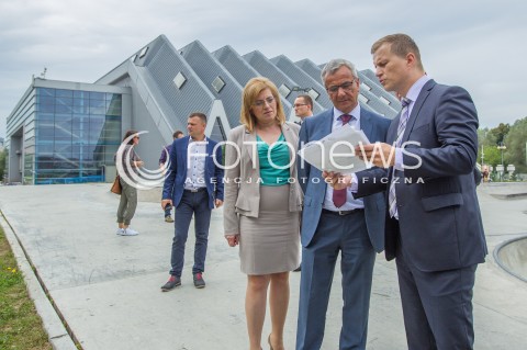  13.08.2014 RZESZOW<br />MINISTER SPORTU ANDRZEJ BIERNAT PODCZAS WIZYTY W SKATEPARKU W RZESZOWIE<br />N/Z ANDRZEJ BIERNAT (C) MARCIN DEREGOWSKI (P) JOLANTA KAZMIERCZAK (L)<br /> 
