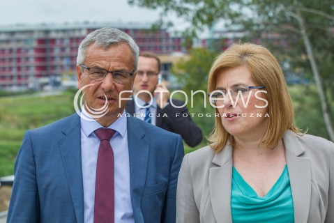  13.08.2014 RZESZOW<br />MINISTER SPORTU ANDRZEJ BIERNAT PODCZAS WIZYTY W SKATEPARKU W RZESZOWIE<br />N/Z ANDRZEJ BIERNAT (L) JOLANTA KAZMIERCZAK (P)<br /> 