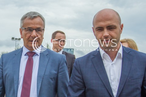  13.08.2014 RZESZOW<br />MINISTER SPORTU ANDRZEJ BIERNAT PODCZAS WIZYTY W SKATEPARKU W RZESZOWIE<br />N/Z ANDRZEJ BIERNAT (L) BARTOSZ GORSKI (P)<br /> 