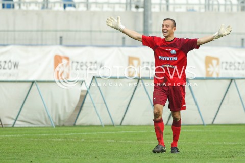  13.08.2014 RZESZOW PILKA NOZNA<br />PUCHAR POLSKI - I RUNDA<br />MECZ STAL RZESZOW - GORNIK LECZNA<br />N/Z MILOSZ LEWANDOWSKI RADOSC EMOCJE SYLWETKA <br /> 