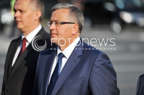 15.08.2014 WARSZAWA<br />OBCHODY SWIETA WOJSKA POLSKIEGO W WARSZAWIE<br />ZLOZENIE WIENCA PRZED POMNIKIEM MARSZALKA JOZEFA PILSUDSKIEGO<br />N/Z PREZYDENT RP BRONISLAW KOMOROWSKI<br /> 