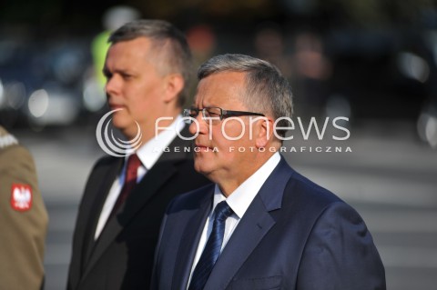  15.08.2014 WARSZAWA<br />OBCHODY SWIETA WOJSKA POLSKIEGO W WARSZAWIE<br />ZLOZENIE WIENCA PRZED POMNIKIEM MARSZALKA JOZEFA PILSUDSKIEGO<br />N/Z PREZYDENT RP BRONISLAW KOMOROWSKI<br /> 