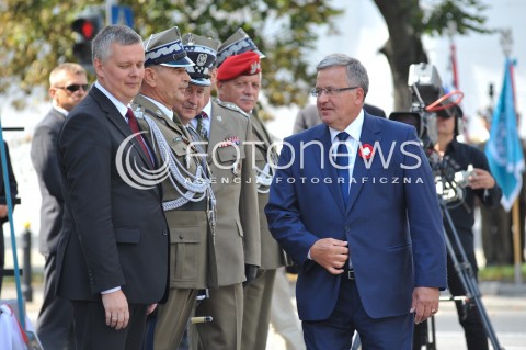 15.08.2014 WARSZAWA<br />OBCHODY SWIETA WOJSKA POLSKIEGO W WARSZAWIE<br />UROCZYSTOSCI PANSTWOWE<br />N/Z PREZYDENT RP BRONISLAW KOMOROWSKI TOMASZ SIEMONIAK<br /> 