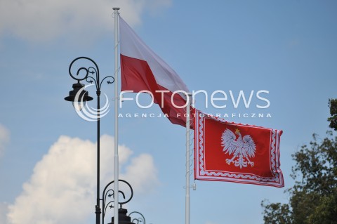  15.08.2014 WARSZAWA<br />OBCHODY SWIETA WOJSKA POLSKIEGO W WARSZAWIE<br />UROCZYSTOSCI PANSTWOWE<br />N/Z FLAGA RP FLAGI HERB GODLO<br /> 