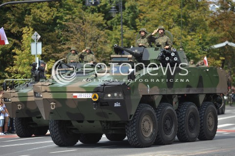  15.08.2014 WARSZAWA<br />OBCHODY SWIETA WOJSKA POLSKIEGO W WARSZAWIE<br />UROCZYSTOSCI PANSTWOWE<br />N/Z POJAZD WOJSKOWY KTO ROSOMAK<br /> 