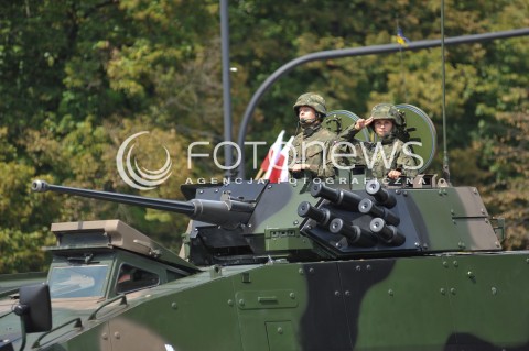  15.08.2014 WARSZAWA<br />OBCHODY SWIETA WOJSKA POLSKIEGO W WARSZAWIE<br />UROCZYSTOSCI PANSTWOWE<br />N/Z POJAZD WOJSKOWY<br /> 
