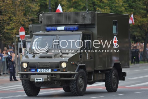  15.08.2014 WARSZAWA<br />OBCHODY SWIETA WOJSKA POLSKIEGO W WARSZAWIE<br />UROCZYSTOSCI PANSTWOWE<br />N/Z POJAZD WOJSKOWY SANITARKA SANITARNY KARETKA WOJSKOWA<br /> 