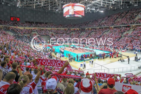  16.08.2014 KRAKOW ARENA<br />XII MEMORIAL HUBERTA JERZEGO WAGNERA<br />MECZ POLSKA - BULGARIA<br />N/Z HALA KRAKOW ARENA WIDOK VIEW KIBICE DOPING MAZUREK DABROWSKIEGO EMOCJE WNETRZE FLAGI FLAGA SZALIK<br /> 