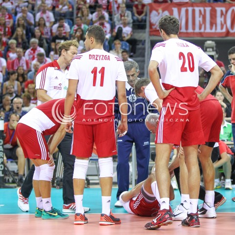  16.08.2014 KRAKOW ARENA<br />XII MEMORIAL HUBERTA JERZEGO WAGNERA<br />MECZ POLSKA - BULGARIA<br />N/Z MARIUSZ WLAZLY BOL URAZ KONTUZJA NOGA EMOCJE<br /> 